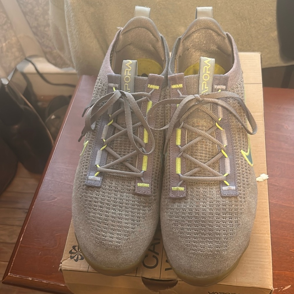 Men’s size 11 Nike Air VaporMax sneakers